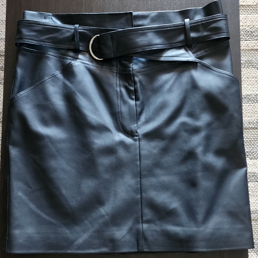 H & M Size 12  Black Skirt With Belt